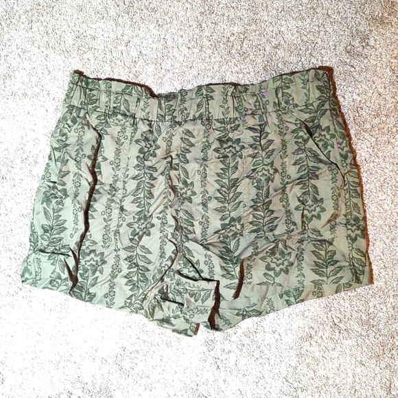 Time And Tru Shorts, Green Leaf Pattern, XL (16-18) - Picture 1 of 5
